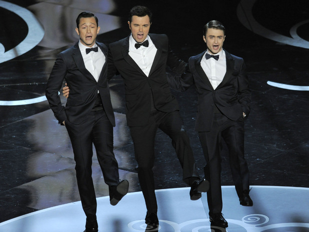 joseph-gordon-levitt-seth-macfarlane-daniel-radcliffe_oscar2013dance