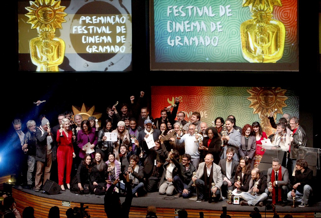 Vencedores dos Kikitos reunidos no palco (Foto: Itamar Aguiar/PressPhoto)