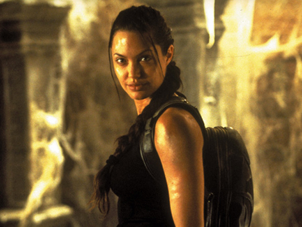 Angelina Jolie encarnando Lara Croft, a protagonista de Tomb Raider em 2001