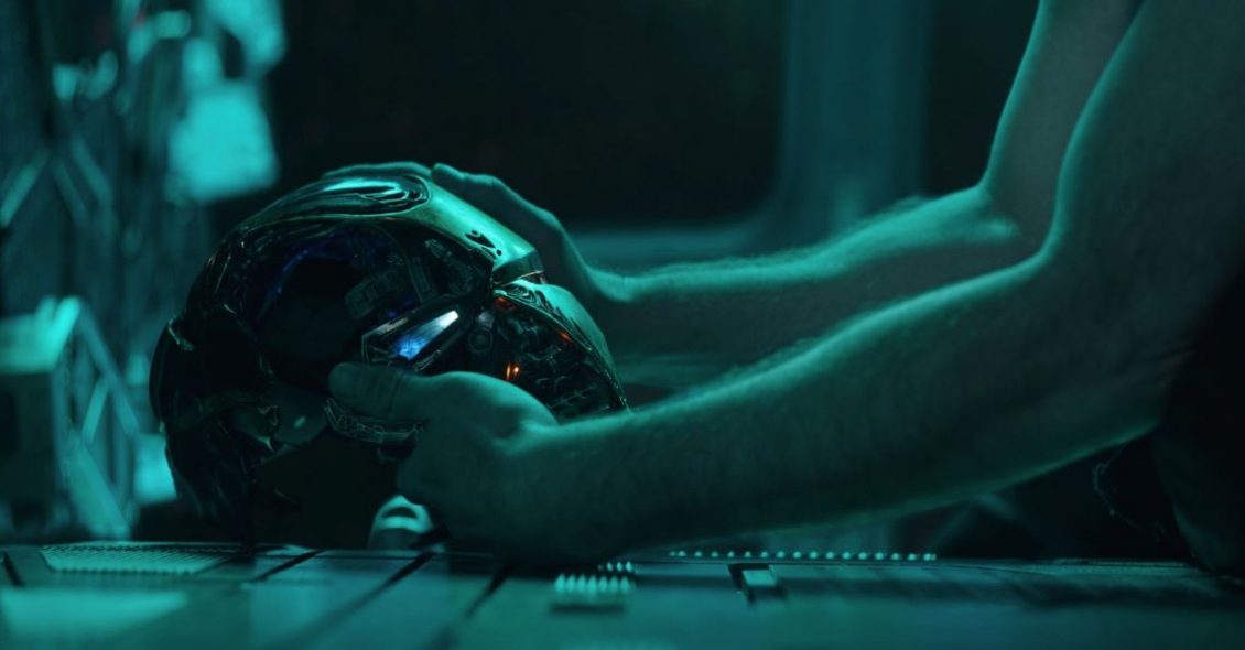 Vingadores: Ultimato - cena trailer do capacete do Homem de Ferro